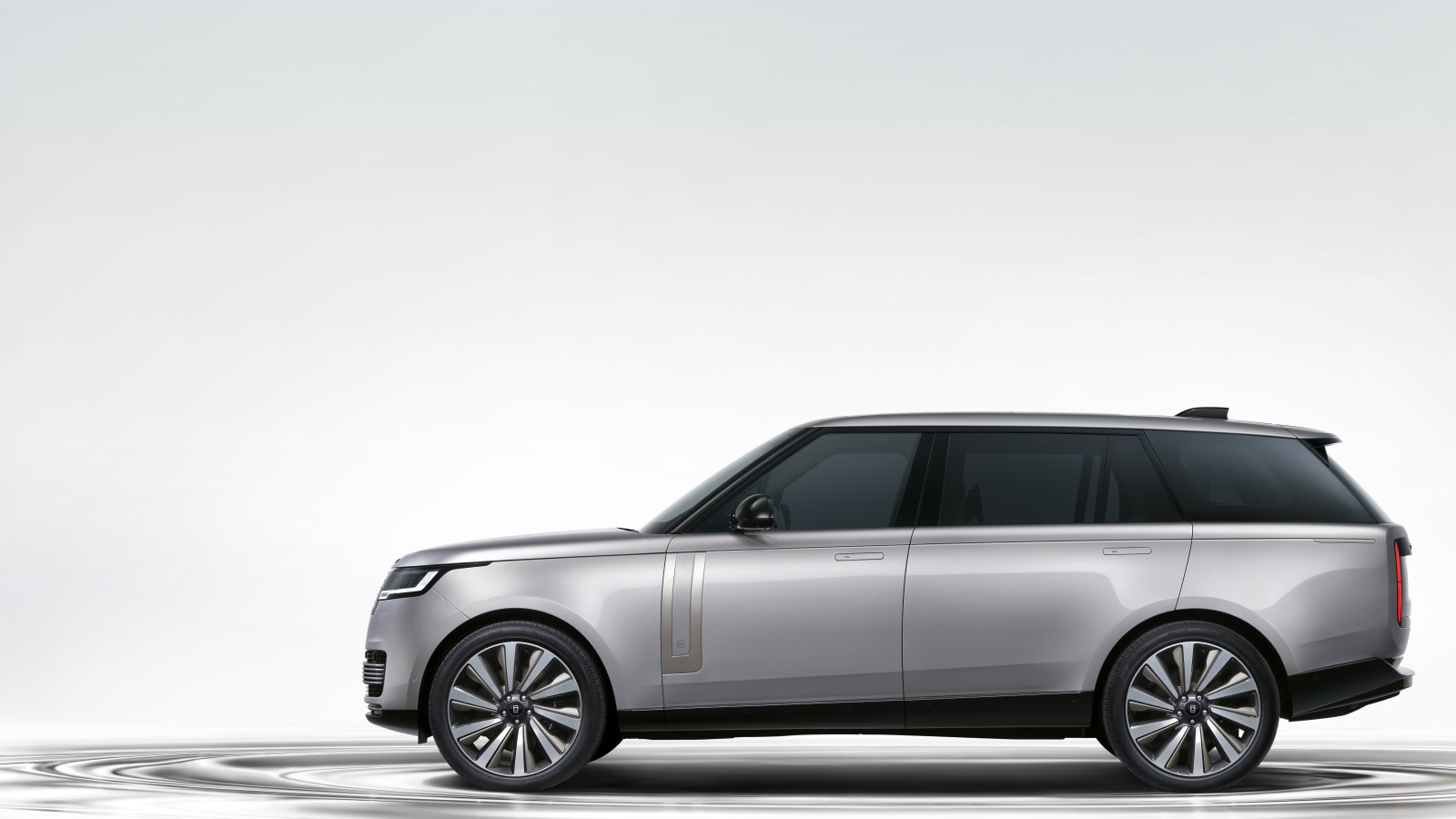 Range Rover SV Ultra Pushes the Flagship SUV Further Into Luxury Territory